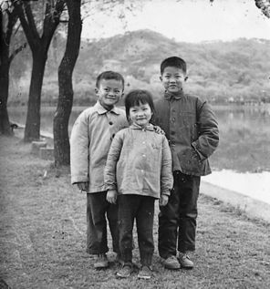  Jack Ma, far left, and siblings by the famed West Lake in their home city of Hangzhou, China.